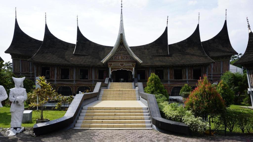 Hotel Oyo 90561 Paris Street Syariah