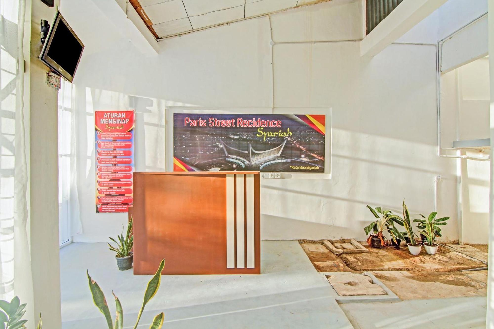Oyo 90561 Paris Street Syariah Hotel 2*