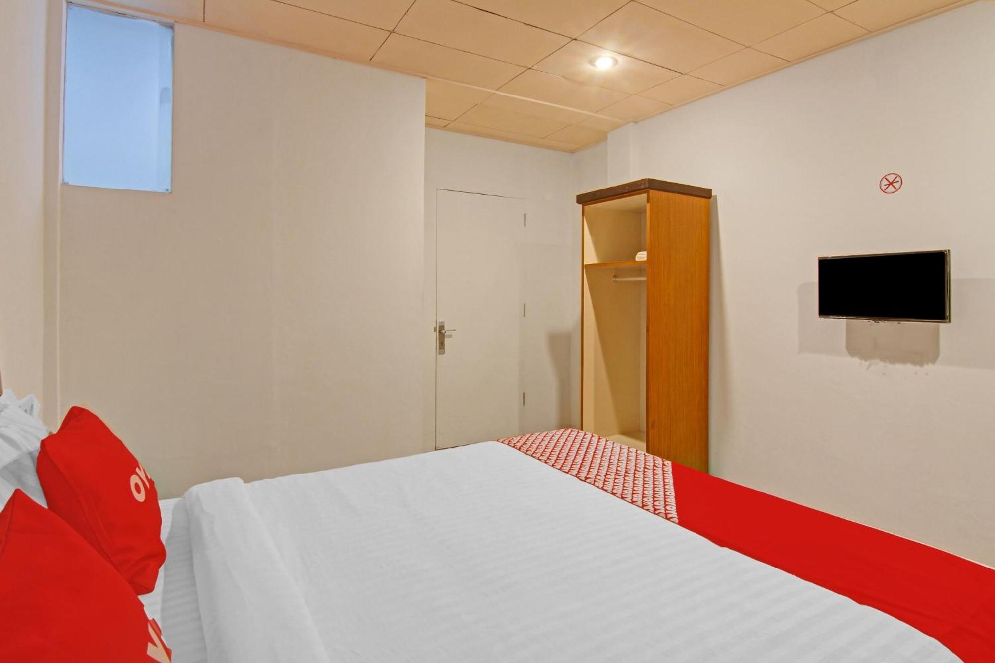 Oyo 90561 Paris Street Syariah 2*