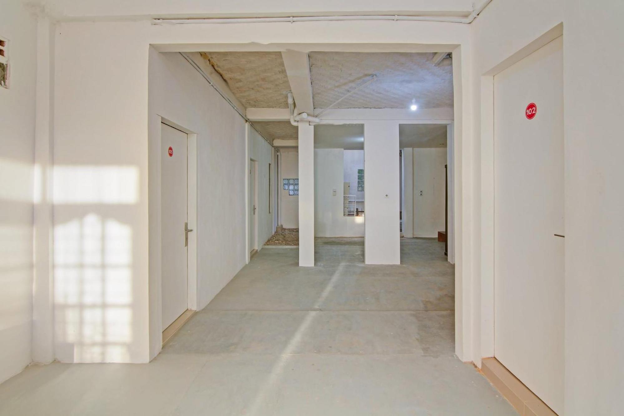 Oyo 90561 Paris Street Syariah Hotel 2*